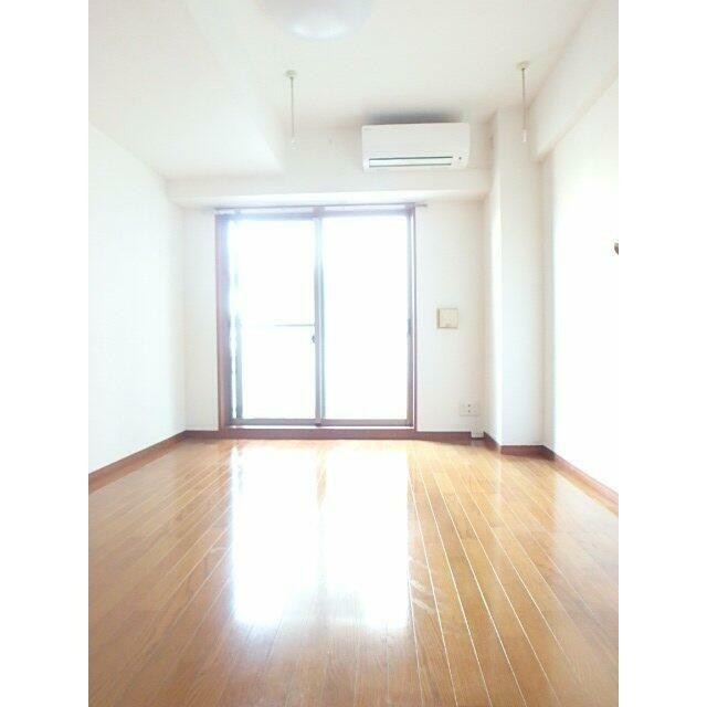 こちらの居間で趣味の時間をお楽しみください(居間)