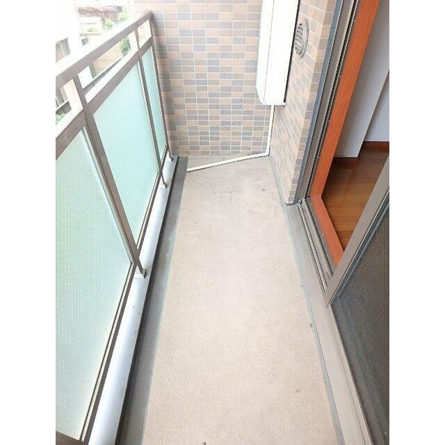 外からの目が気にならないバルコニーで洗濯物が干せます
