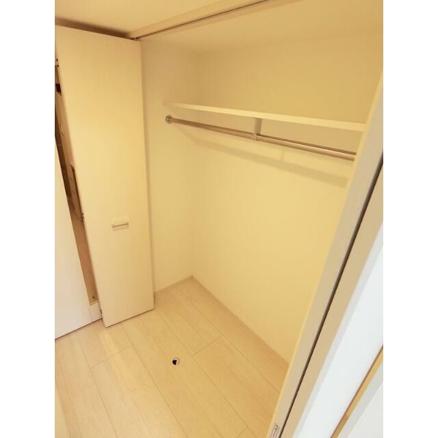 洋服もたっぷり入るクローゼット(内装)