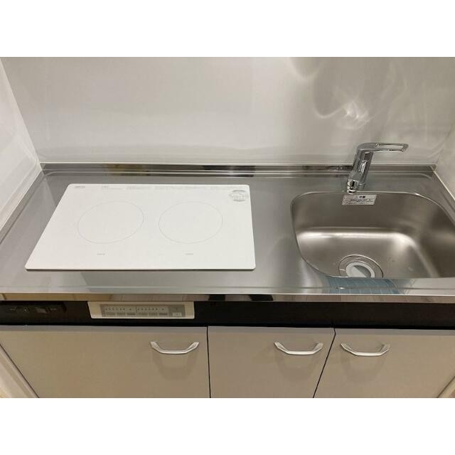 一人暮らしに丁度いいサイズ、お手入れ楽々のIHキッチンです！(キッチン)