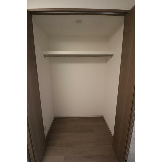 ※同物件他号室の写真となり、室内フローリング等配色が異なります。※本タイプにはルーフバルコニーがつい(内装)
