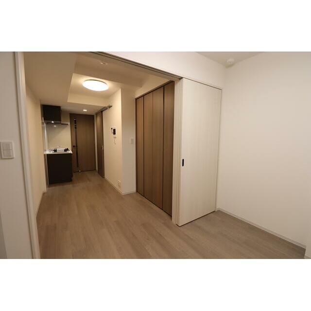 ※同物件他号室の写真となり、室内フローリング等配色が異なります。※本タイプにはルーフバルコニーがつい