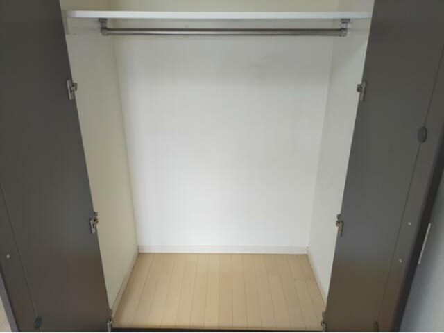 クローゼットがあり便利です(内装)
