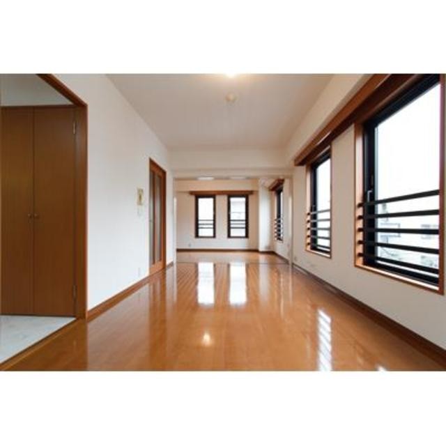 ※写真は同タイプ住戸です。(居間)