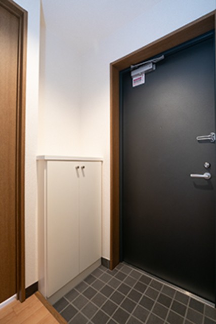 ※写真は同タイプ住戸です。(玄関)