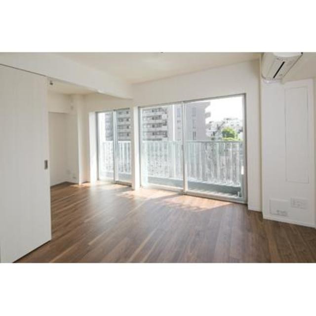 ※写真は同タイプ住戸です。(居間)