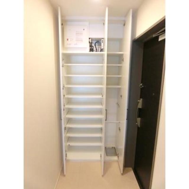※写真は同タイプ住戸です。(玄関)