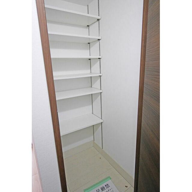 下足入