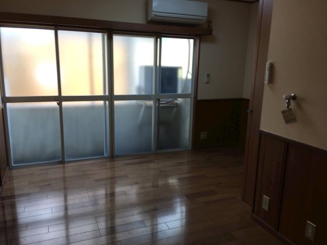 (居間)