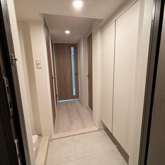 ※写真は同タイプ住戸です。(玄関)