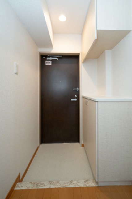 ※写真は同タイプ住戸です。(玄関)