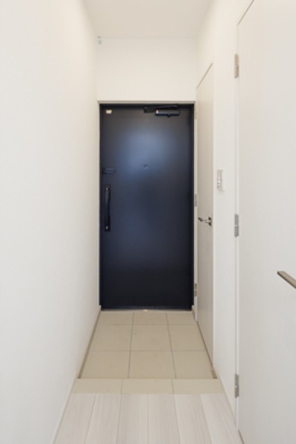 ※写真は同タイプ住戸です。(玄関)