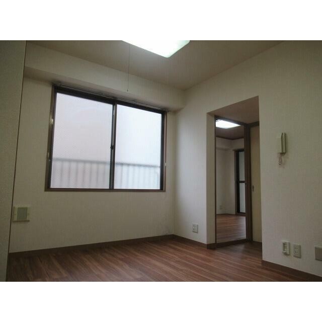 (居間)