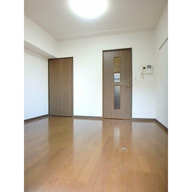 照明付の明るいよう洋室