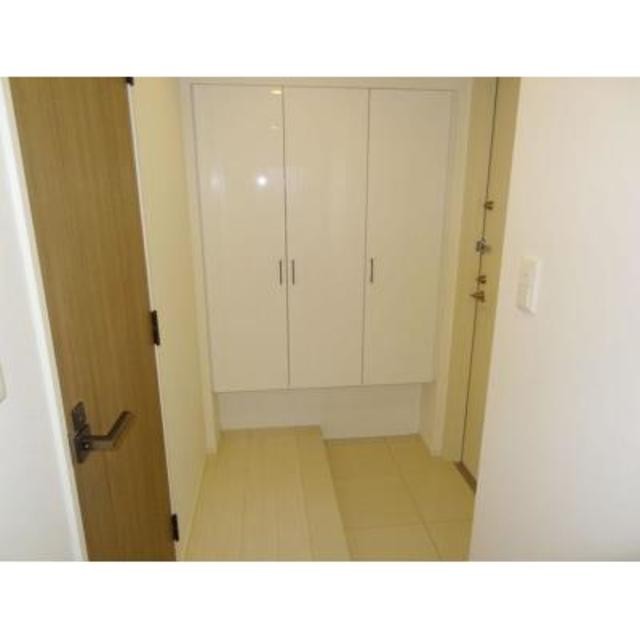 ※写真は同タイプ住戸です。(玄関)