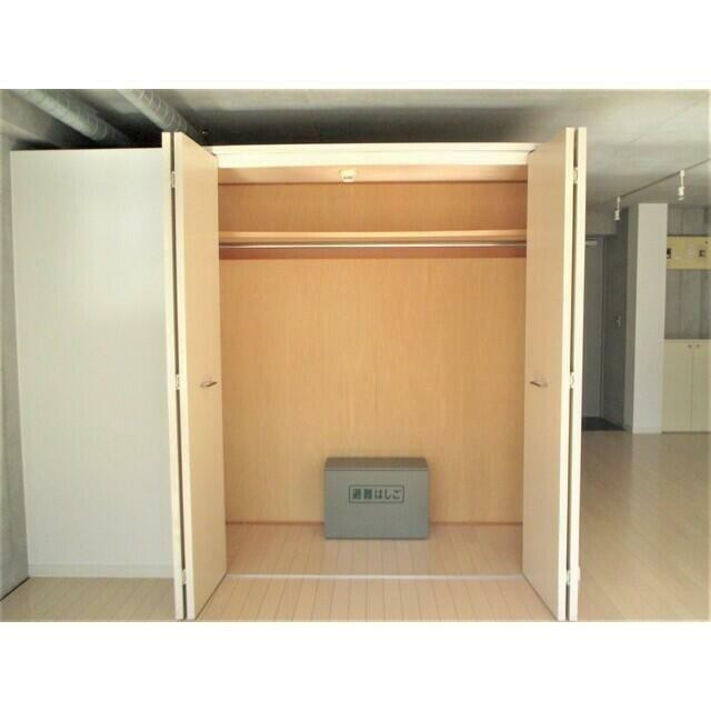 居室・クローゼット（2303）(内装)