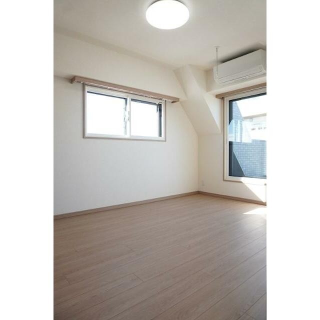 一部斜め天井