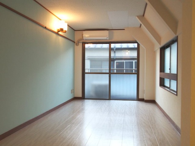 (居間)