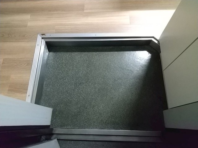 (玄関)