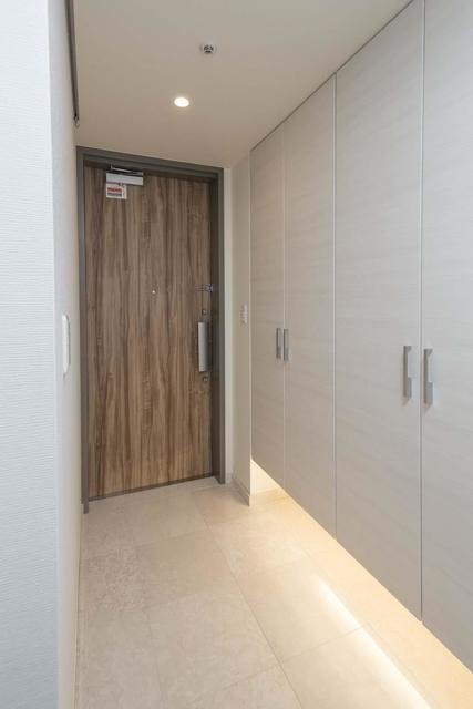 ※写真は同タイプ住戸です。(玄関)