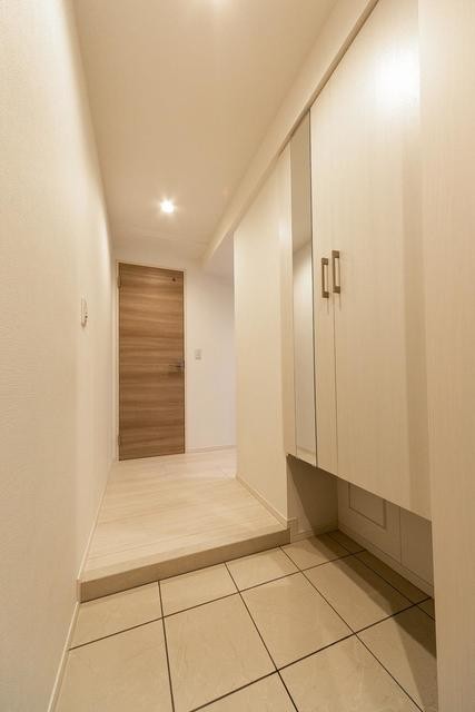 ※写真は同タイプ住戸です。(玄関)