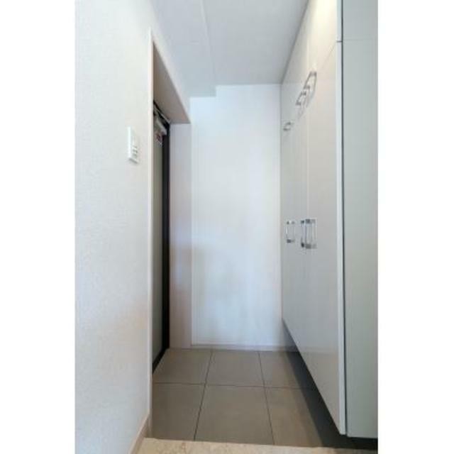 ※写真は同タイプ住戸です。(玄関)