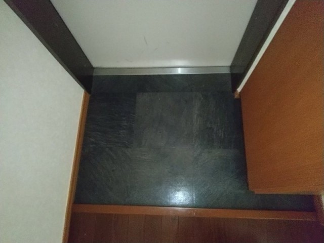 (玄関)