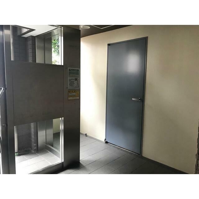 1Fオートロック内 扉内にトランクルームあり