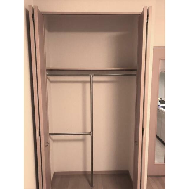 大きなクローゼットがあるのでお部屋が広く使えます(内装)