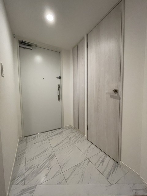 ※写真は同タイプ住戸です。(玄関)