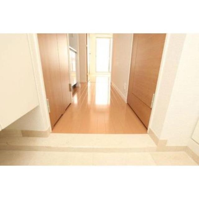※写真は同タイプ住戸です。(玄関)