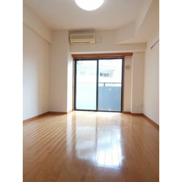洋室 7.7帖(居間)