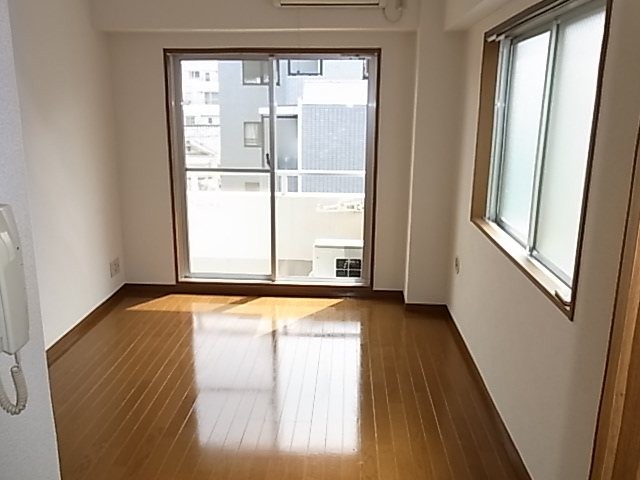 (居間)
