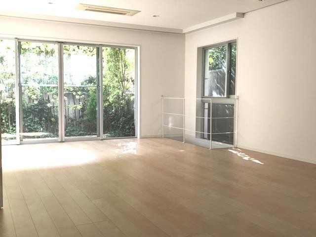 ※写真は同タイプ住戸です。(居間)