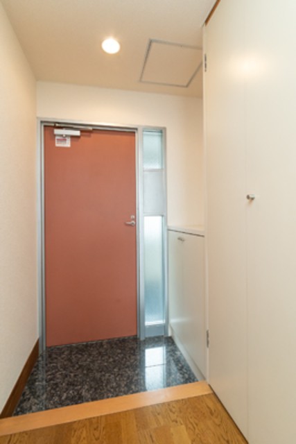 ※写真は同タイプ住戸です。(玄関)