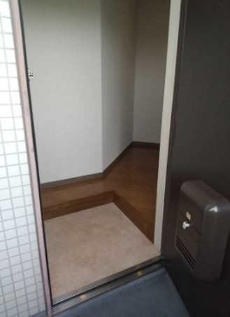 ※同仕様写真含む(玄関)