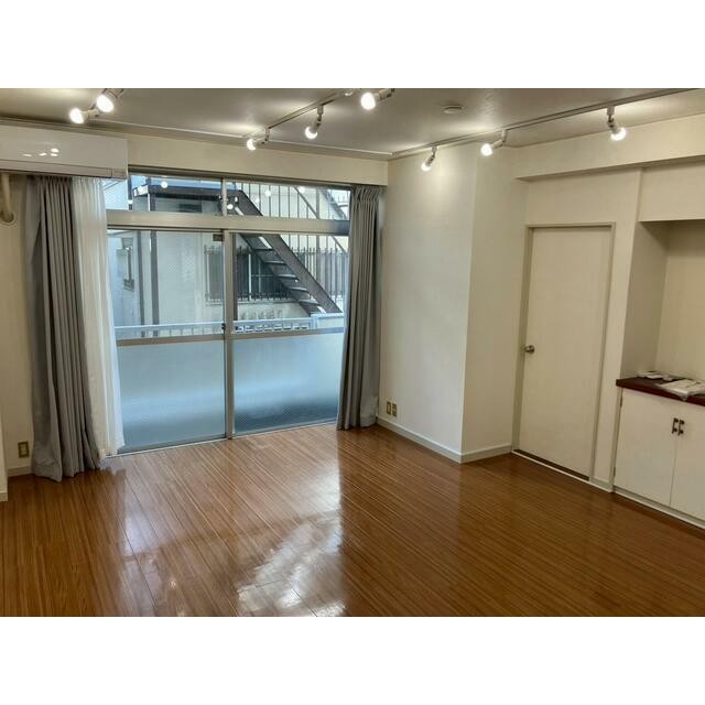 (居間)