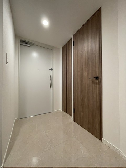 ※写真は同タイプ住戸です。(玄関)