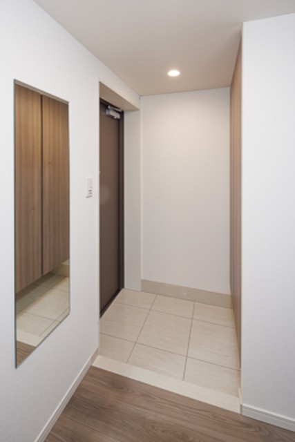 ※写真は同タイプ住戸です。(玄関)