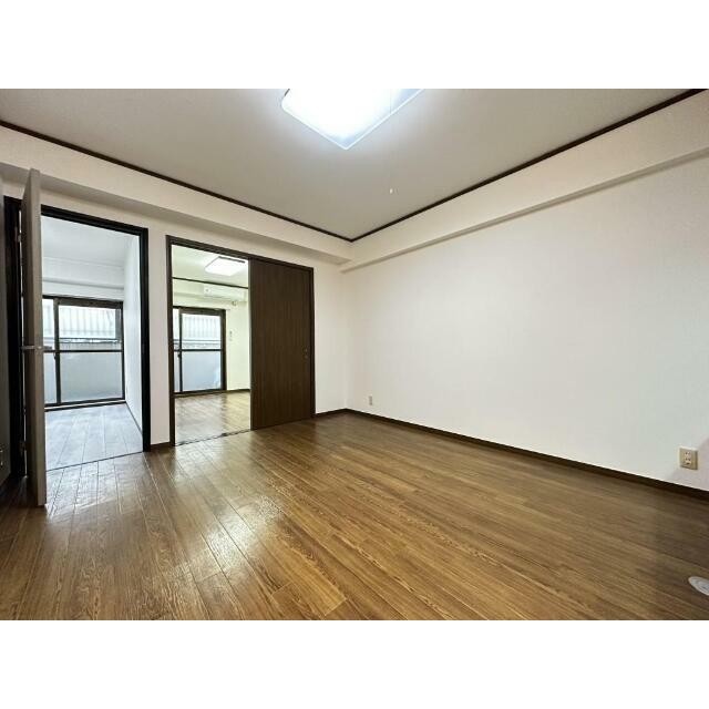(居間)