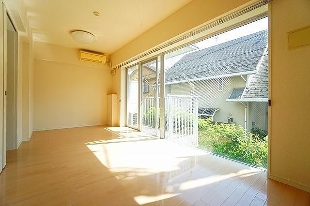 (居間)