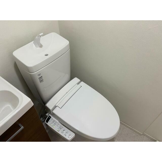 温水便座付きトイレ(内装)