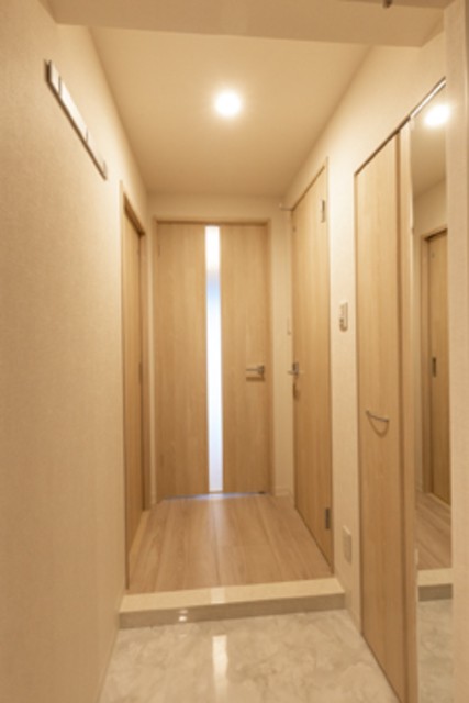 ※写真は同タイプ住戸です。(玄関)