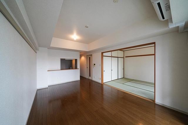 ※写真は同タイプ住戸です。(居間)