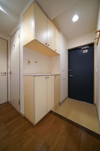 ※写真は同タイプ住戸です。(玄関)