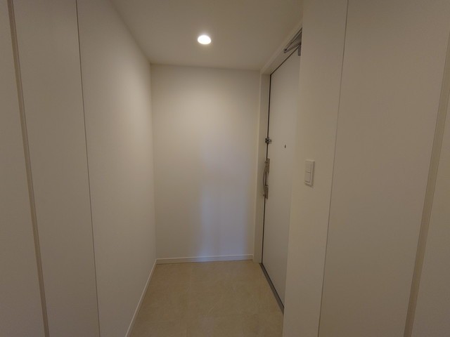 ※写真は同タイプ住戸です。(玄関)