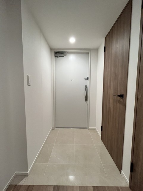 ※写真は同タイプ住戸です。(玄関)