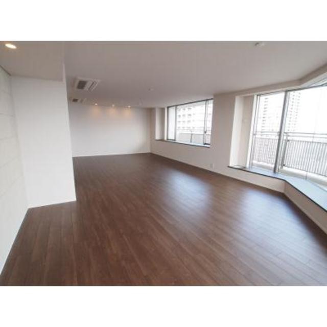 ※写真は同タイプ住戸です。(居間)