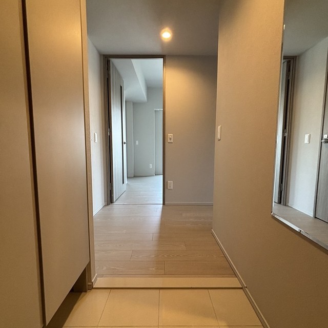 ※写真は同タイプ住戸です。(玄関)