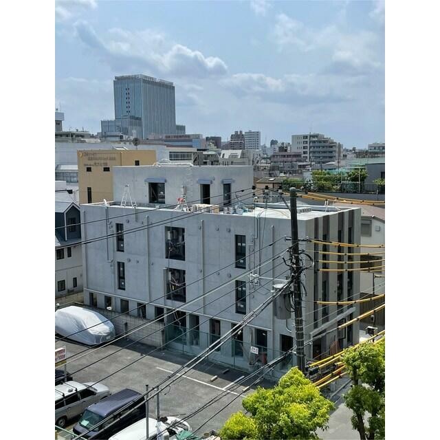 大通りや線路とは程よく距離があります。(外観)
